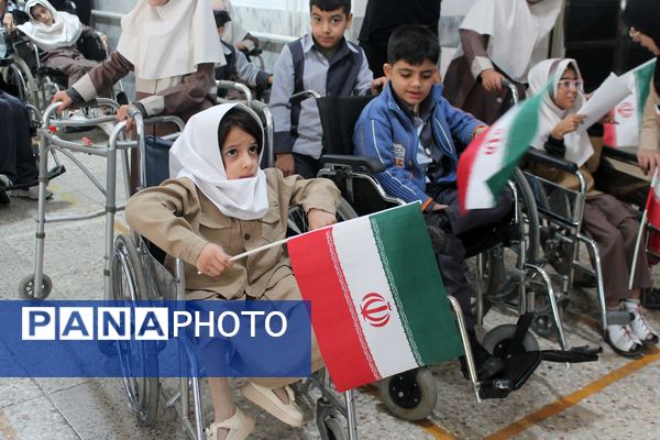 بازدید مدیرکل آموزش و پرورش استان خراسان رضوی از مدرسه خدیجه ی کبری (س) 