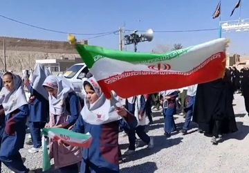 ۱۳ آبان؛ روز فریاد استقلال و ایستادگی مردم و دانش آموزان مروست