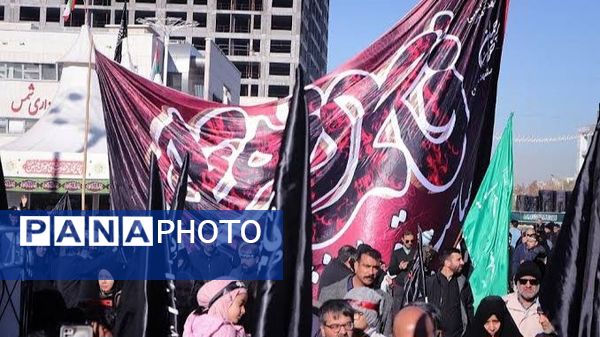 بدرقه پیکر مطهر ۱۳ شهید گمنام در اجتماع عظیم فاطمیون مشهد