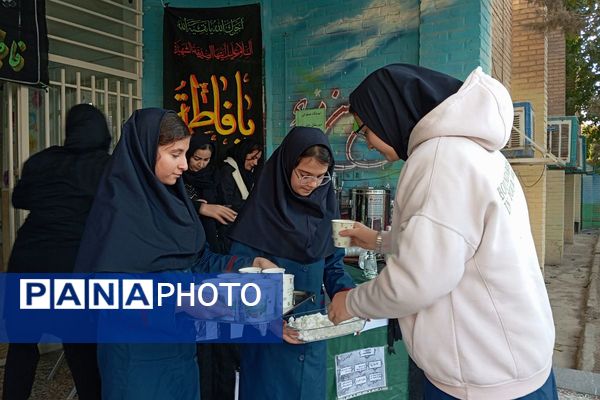 ایستگاه صلواتی دانش‌آموزان دانش‌نیا؛ تجلی ارادت به حضرت فاطمه زهرا(س)