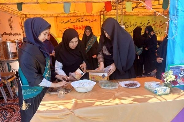 همکاری دانش آموزان خادمیار دبستان ضحی۲ با چایخانه دانش آموزی حضرت رضا(ع) شیروان