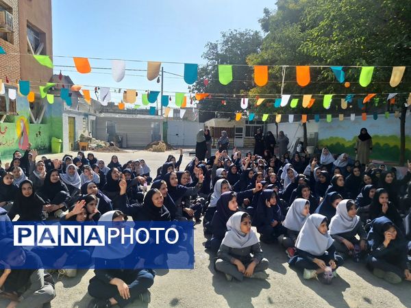 نور امید در دل آتش تجلیل از قهرمانان مدرسه مهندس رحمانی فرد در روز آتش‌نشان