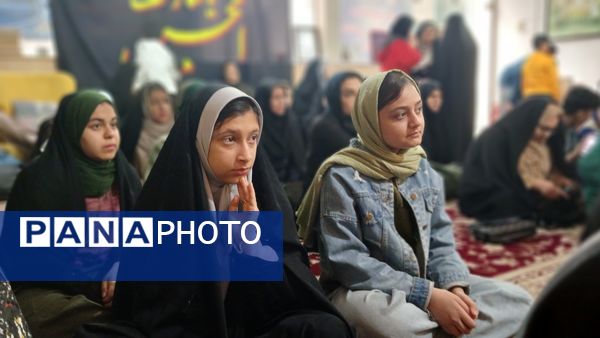 تقدیر دانش‌آموزان فعال فرهنگی‌هنری از مادرانشان با همکاری مربی در محمدشهر کرج