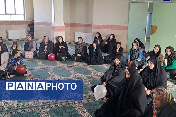 برگزاری جلسه آموزش خانواده در دبیرستان شهید احمدی روشن پیشوا