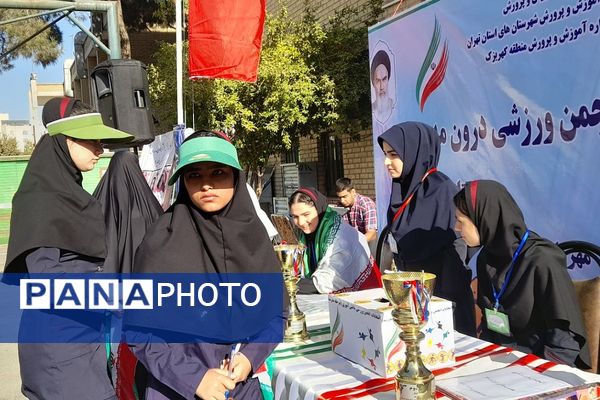 افتتاحیه انجمن ورزشی درون مدرسه ای منطقه کهریزک در هنرستان اولیاء۳