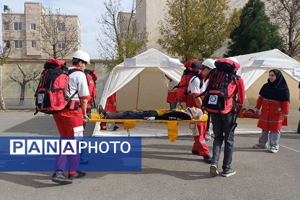 برگزاری مانور زلزله و ایمنی در مدرسه پایلوت شهرستان شهریار 