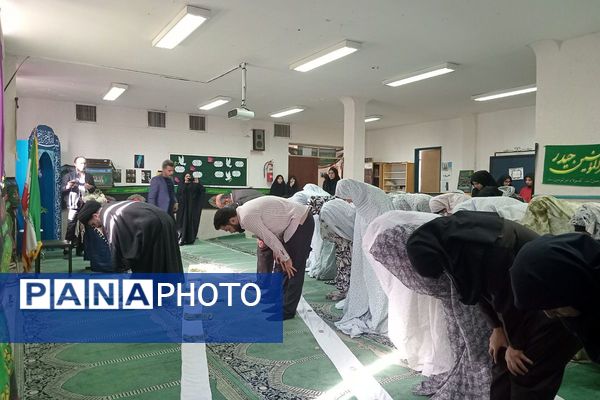  زنگ نماز در هنرستان آفرینش پردیس با حضور امام جمعه و مدیر آموزش و پرورش