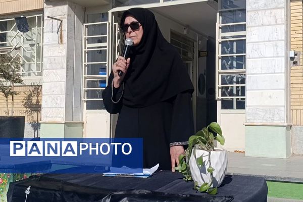 برپایی نمایشگاه "مادرم فاطمه" در دبیرستان مهر نیشابور