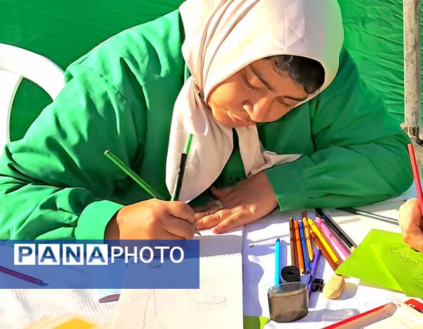 برپایی غرفه‌ای به عشق فاطمه(س)  