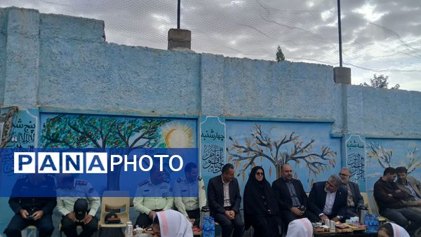نواختن زنگ مهر در دبستان نجمه شهرستان فیروزکوه