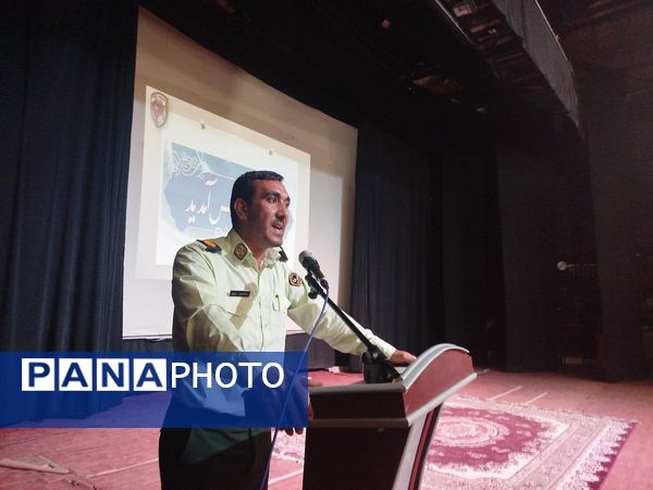 همایش فضای مجازی ظرفیت ها و آسیب ها در سالن سرو کاشمر با حضور مسئولین شهرستان