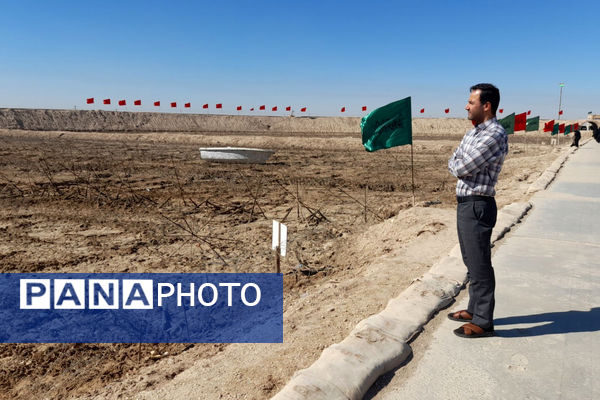 قدمگذاشتن دانشآموزان رباطکریم بر خاک مقدس شلمچه