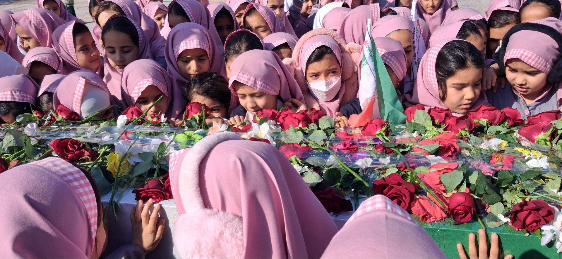 تشییع باشکوه شهید گمنام درسطح مدارس مه ولات