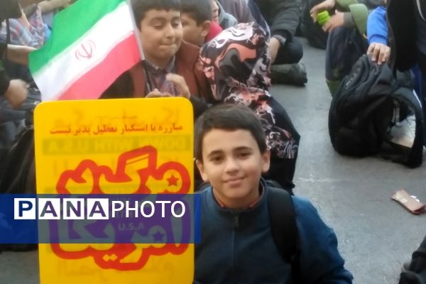 شادی دانش‌آموزان معارف ۶ در جشن پیروزی انقلاب 