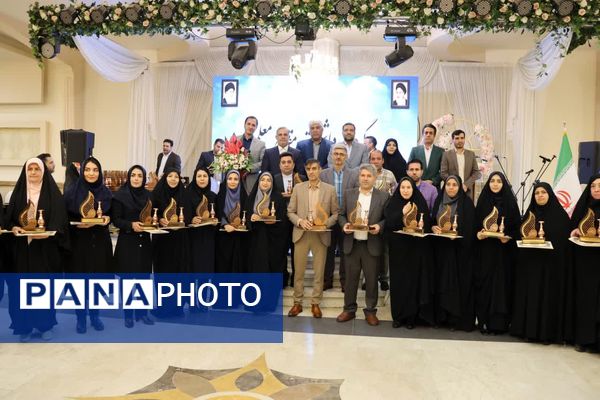 برگزاری مراسم گرامیداشت مقام معلم در بهارستان‌دو