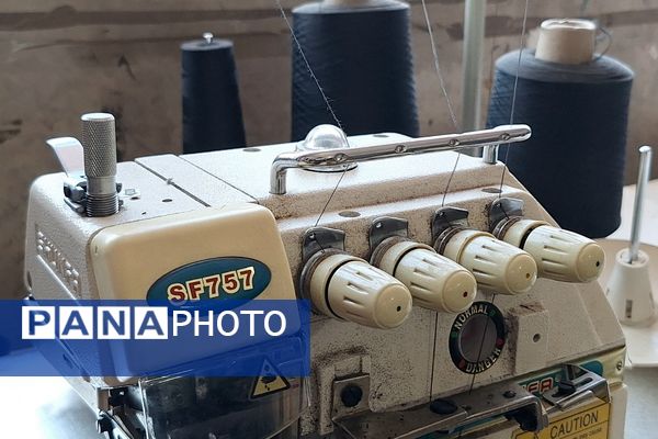 هنرستانی ها در نقش تولید کننده،دوخت لباس فرم دانش آموزان به دست هنرستانی های قدس