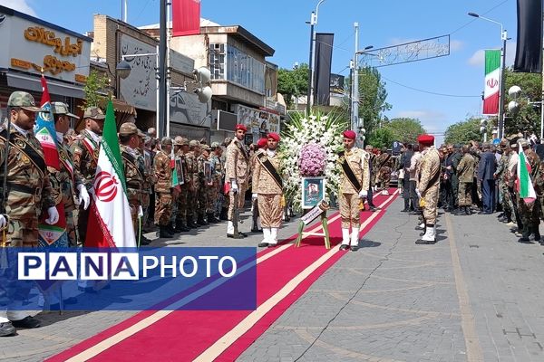 حضور مردم زنجان در مراسم وداع با شهدای خدمت