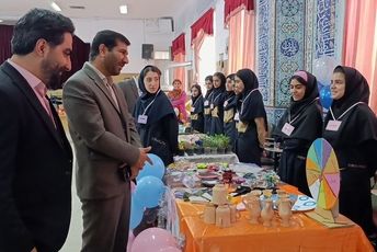 برگزاری نمایشگاه دست‌سازه و بازارچه در دبیرستان شهید ذوالفقاری پاکدشت