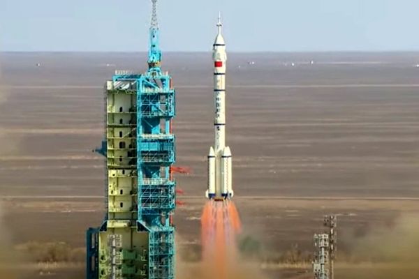 فضانوردان شنژو-۲۰ برای نخستین پیاده‌روی فضایی آماده می‌شوند