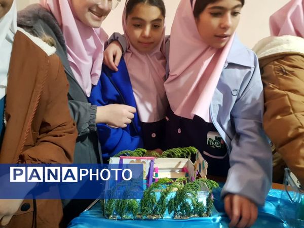 نمایشگاه آثار پژوهشی دانش آموزان رودهن