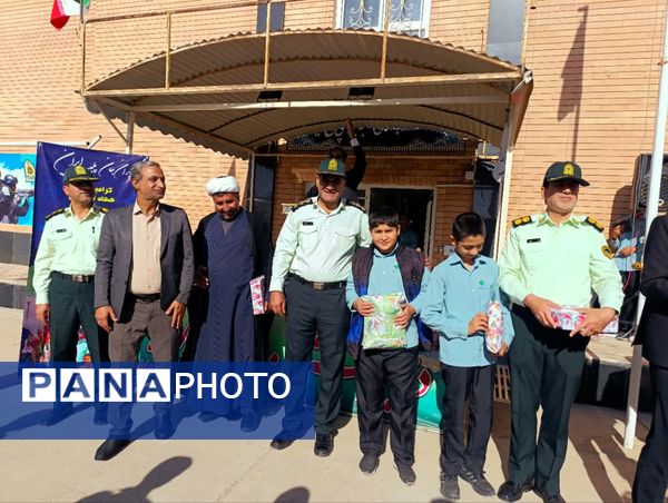 تقدیر مدیر دبیرستان رئیس زاده از پرسنل نیروی انتظامی خلیل آباد