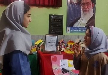 نمایشگاه دست سازه ها  در دبستان دخترانه الهام یک 