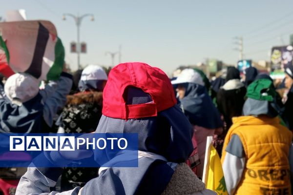 گرامیداشت و حضور پرشور مدارس اسلامشهر در راهپیمایی روز دانش‌آموز