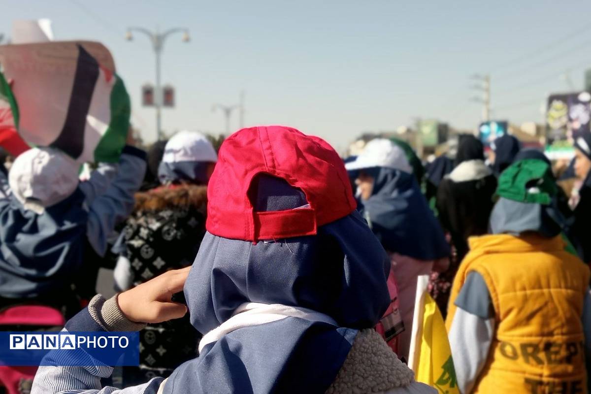 گرامیداشت و حضور پرشور مدارس اسلامشهر در راهپیمایی روز دانش‌آموز