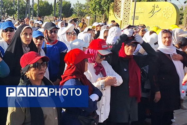 همایش پیاده‌روی خانوادگی در شیراز 
