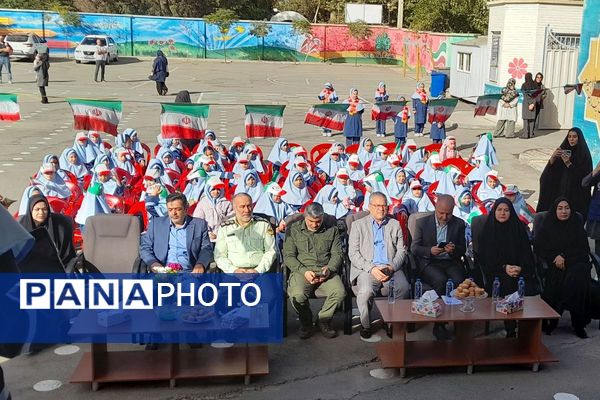 زنگ جشن شکوفه‌ها در مدرسه «آیین روشن» شهریار نواخته شد