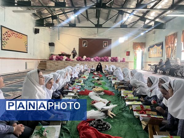 گشایش سفره نور در دبستان احمد کاظمی ۲؛ جشن قرآن کلاس دومی‌ها 