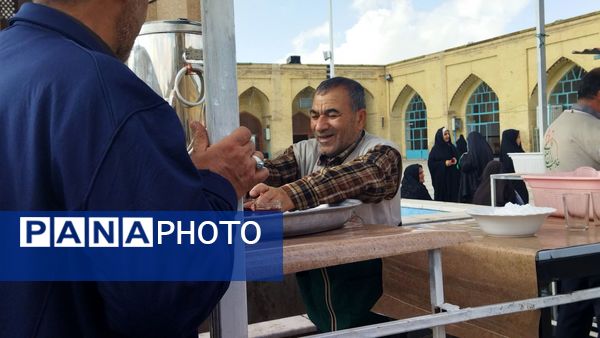 گذری بر فعالیت چایخانه مسجد جامع در سومین جمعه آذر ماه 