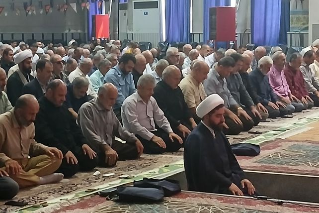 اقامه نماز جمعه همزمان با روز خبرنگار