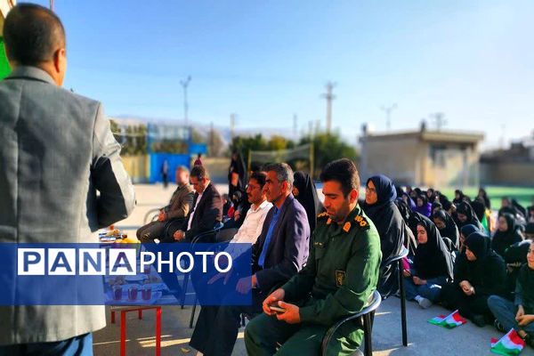 نواختن زنگ مدرسه عشق به‌مناسبت گرامیداشت هفته بسیج در شهرستان باشت