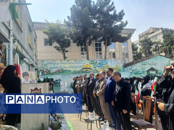 مراسم باشکوه زنگ ایثار و مقاومت در مدرسه شاهد تکتم ناحیه ۳