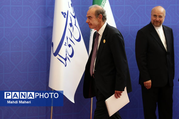 ورود مهمانان مراسم تحلیف رئیس‌جمهوری به مجلس شورای اسلامی 
