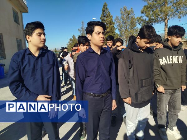 کارگاه عملی درس آمادگی دفاعی در دبیرستان پسرانه متوسطه اول سما شهرستان کاشمر 