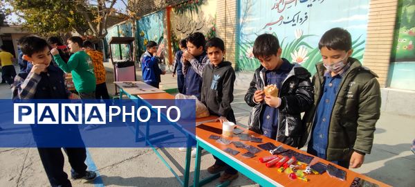 برگزاری بازارچه دانش‌آموزی در مدرسه شهدای فرهنگی شهرستان شیروان