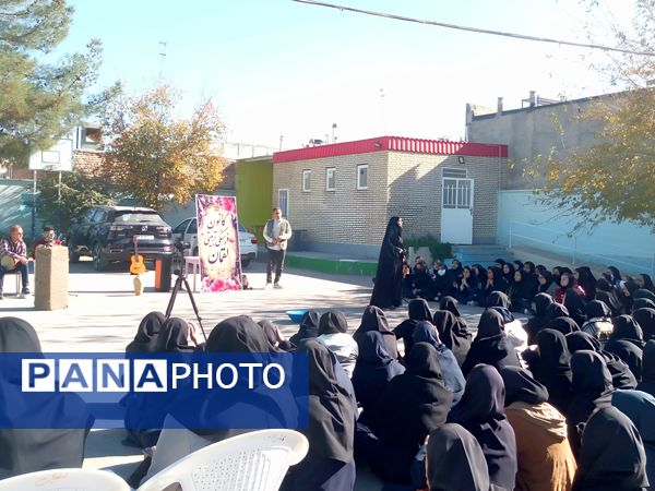 تئاتر خیابانی ارتفاعات الله اکبر در دبیرستان فاطمیه