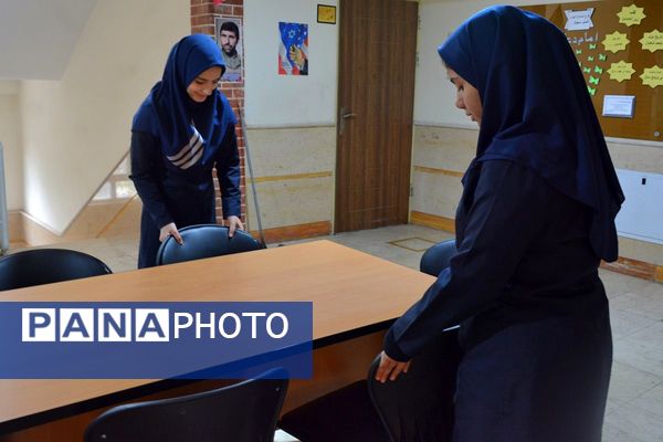 برگزاری کافه ۵۷ در دبیرستان فرهنگ