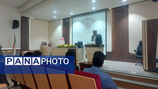  تقدیر از مدیران بازنشسته و همکاران اسبق آموزش و پرورش ناحیه شش