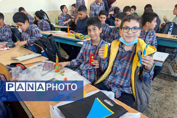 ایجاد انگیزه و خلاقیت در دانش‌آموزان با آموزش هنرهای تجسمی 