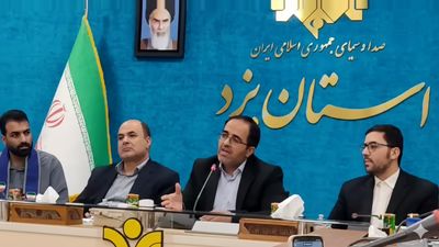 دیدار دانش‌آموز خبرنگاران پانا با رئیس صداوسیمای مرکز یزد