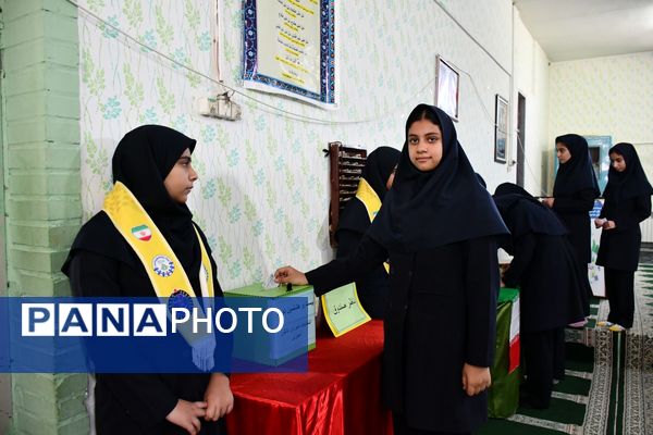 بیست‌وهشتمین دوره انتخابات شورای دانش‌آموزی در مدرسه هدف فیض‌آباد