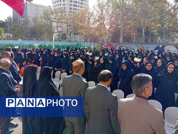 مراسم باشکوه زنگ ایثار و مقاومت در دبیرستان مصلی نژاد حضرت ام البنین