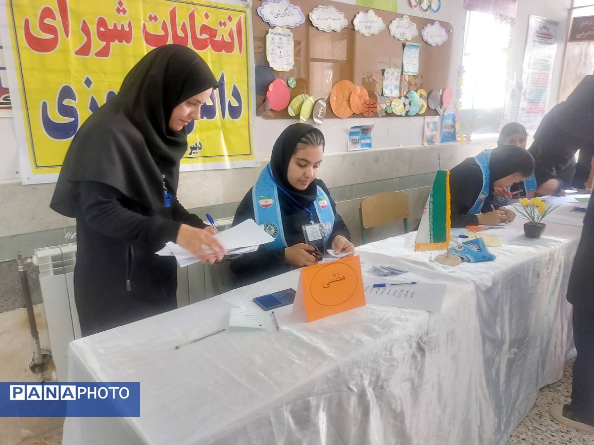 انتخابات شورای دانش آموزی در زاوه