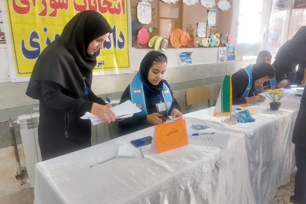 انتخابات شورای دانش آموزی در زاوه