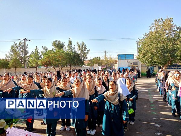 آیین نواخته زنگ آغاز سال تحصیلی در دبستان دخترانه سمیه