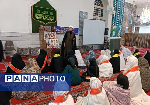 لحظاتی شاد از اعتکاف دانش‌آموزی با حضور نویسندگان و فرهیختگان یزد 