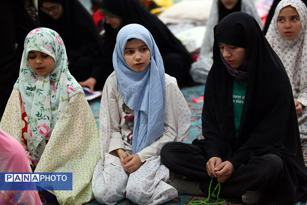 اعتکاف دانش‌آموزی در مسجد چهارده معصوم (ع)